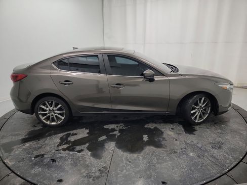 Used 2018 MAZDA MAZDA3 Grand Touring image 11