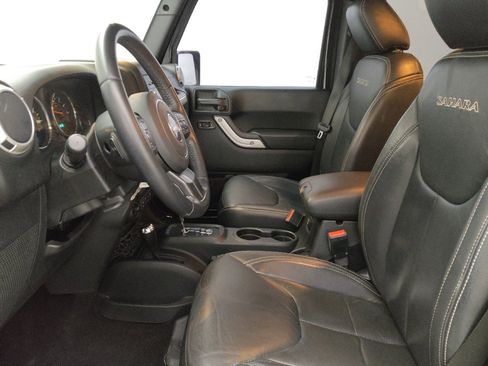 Used 2018 Jeep Wrangler Unlimited Sahara image 17