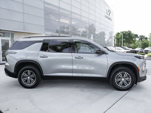 Used 2024 Chevrolet Traverse LT FWD image 27
