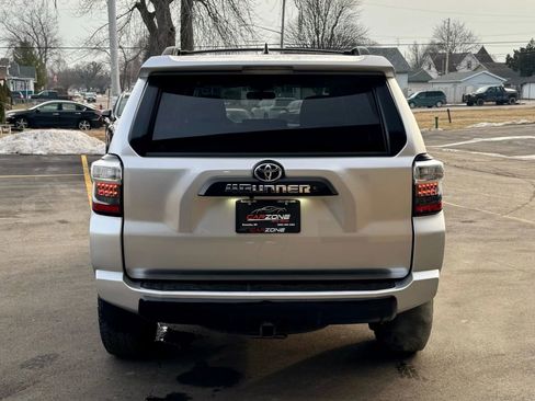 Used 2019 Toyota 4Runner TRD Off-Road AWD/4WD image 26