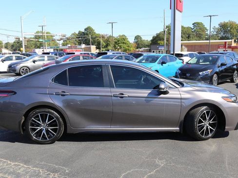 Used 2023 Toyota Camry SE image 5