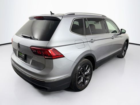 Used 2024 Volkswagen Tiguan SE FWD image 9