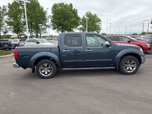 Used 2015 Nissan Frontier SL w/ Moonroof Package AWD/4WD image 5