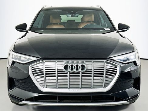 Used 2022 Audi e-tron Premium image 2