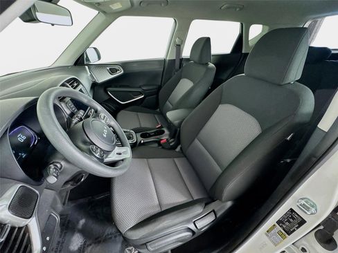 Certified 2025 Kia Soul LX w/ LX Technology Package FWD image 12