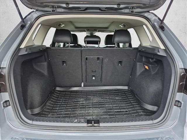 Used 2023 Volkswagen Taos SE w/ Panoramic Sunroof Package FWD image 6