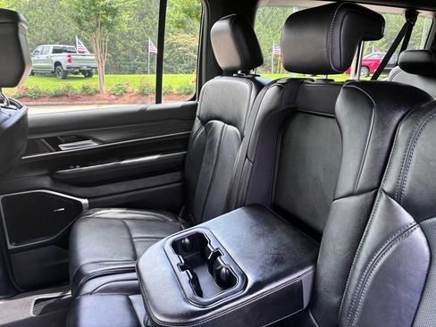 Used 2024 Jeep Wagoneer L Series II RWD image 18
