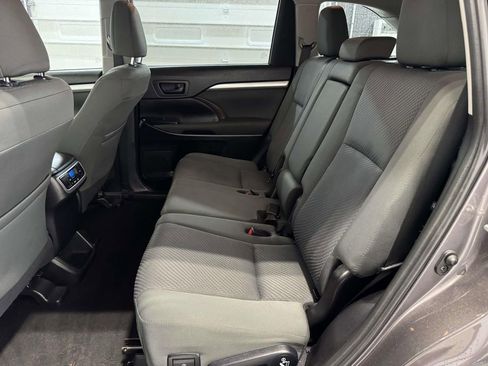 Used 2019 Toyota Highlander LE image 17