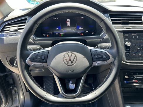 Used 2024 Volkswagen Tiguan SE AWD/4WD image 11