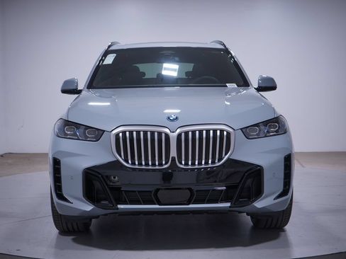 Used 2026 BMW X5 xDrive50e w/ M Sport Package AWD/4WD image 4