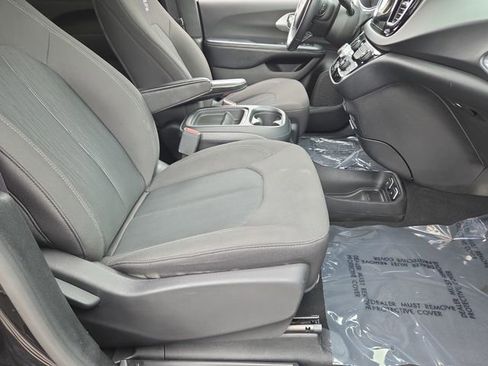 Used 2019 Chrysler Pacifica Touring Plus w/ Advanced Safetytec Group image 20