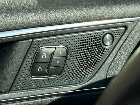 Used 2019 Ford Edge Titanium image 22