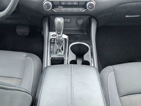 Used 2024 Nissan Altima 2.5 SV FWD image 18