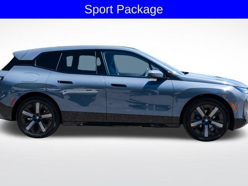 Used 2023 BMW iX xDrive50 w/ Sport Package AWD/4WD image 9