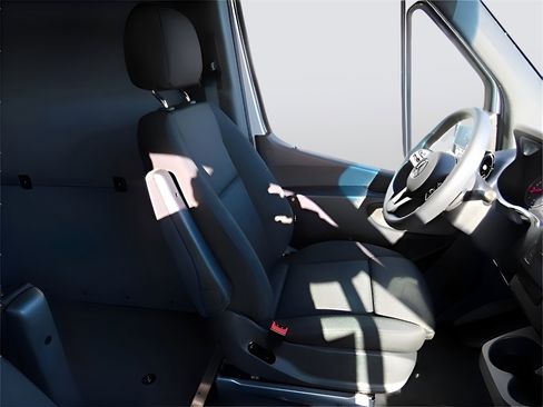 Used 2024 Mercedes-Benz Sprinter 2500 image 10