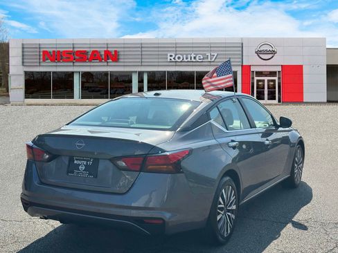 Used 2024 Nissan Altima 2.5 SV image 5