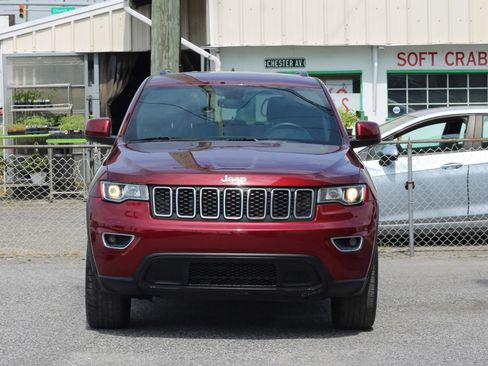 Used 2017 Jeep Grand Cherokee Laredo w/ Quick Order Package 23E AWD/4WD image 2