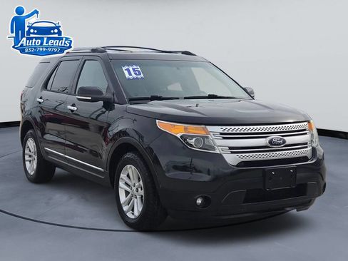 Used 2015 Ford Explorer XLT w/ Equipment Group 202B AWD/4WD image 2