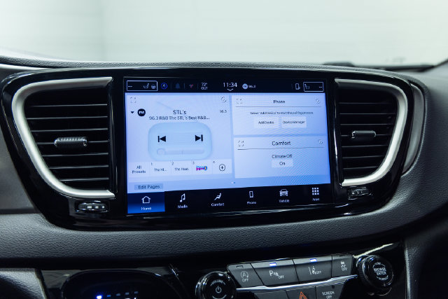 Used 2025 Chrysler Pacifica Select FWD image 16