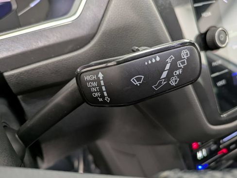 Used 2022 Volkswagen Tiguan SEL R-Line AWD/4WD image 19