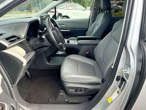 Used 2024 Toyota Sienna XLE image 22