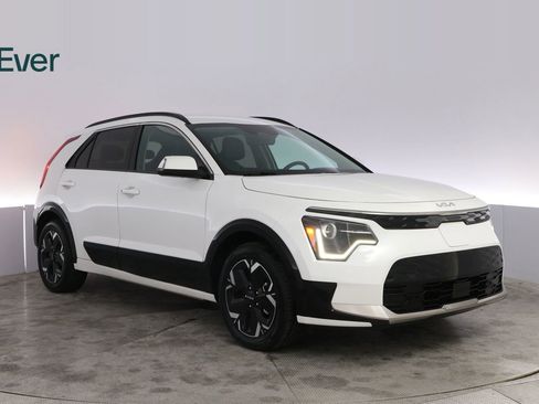 Used 2024 Kia Niro Wind FWD image 13