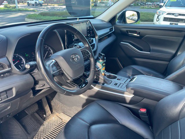 Used 2020 Toyota Highlander XLE AWD/4WD image 8