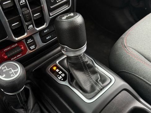 Used 2024 Jeep Wrangler Unlimited Rubicon AWD/4WD image 18