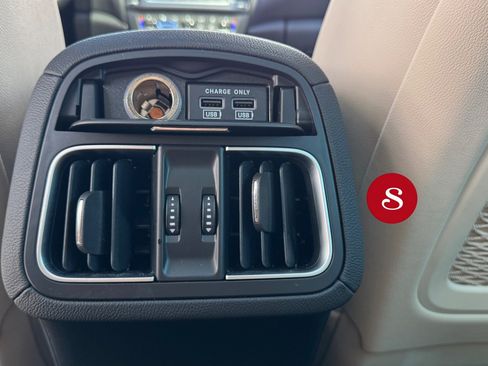 Used 2021 Maserati Levante image 20