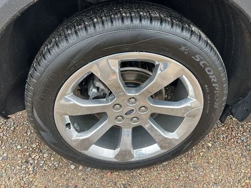 Used 2020 Ford Explorer Platinum w/ Premium Technology Package image 10