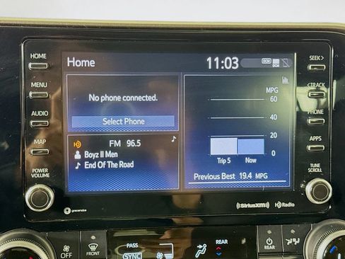 Used 2020 Toyota Highlander XLE AWD/4WD image 30
