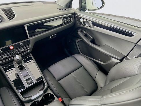 Certified 2026 Porsche Macan AWD/4WD image 26