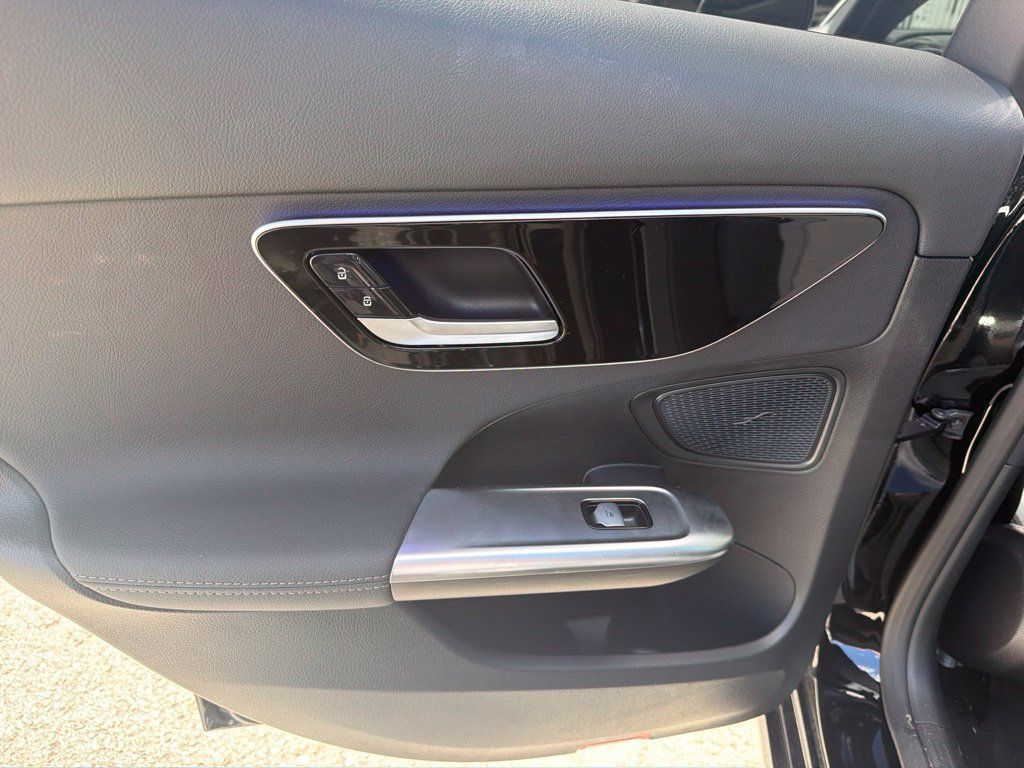 Used 2026 Mercedes-Benz C 300 Sedan image 11