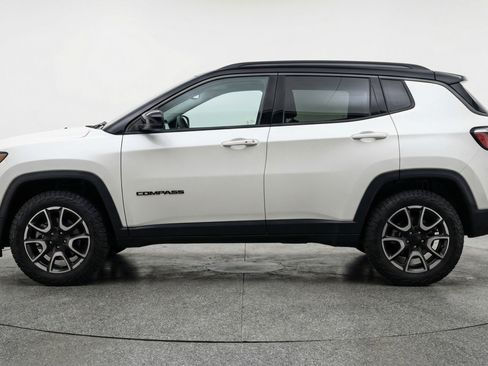Used 2025 Jeep Compass Trailhawk AWD/4WD image 5