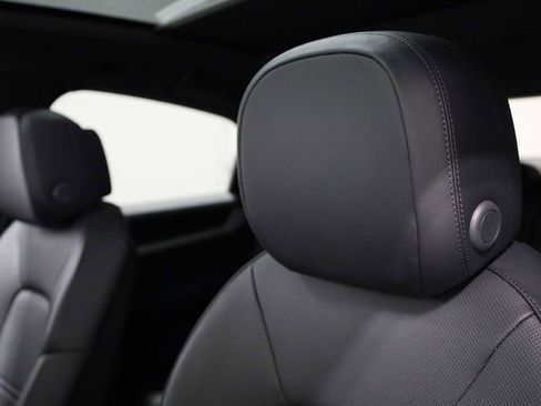 New 2025 Porsche Cayenne Coupe image 19