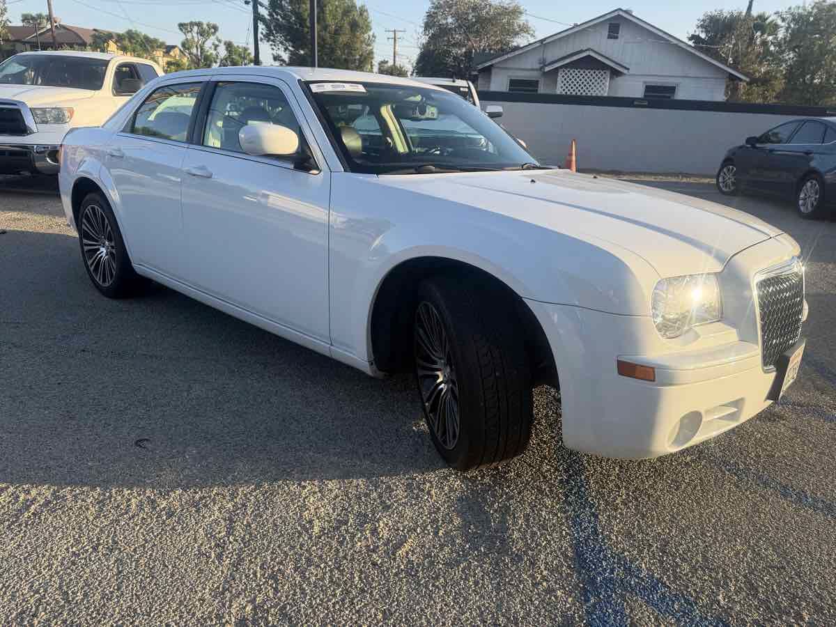 Used 2010 Chrysler 300 S RWD image 8