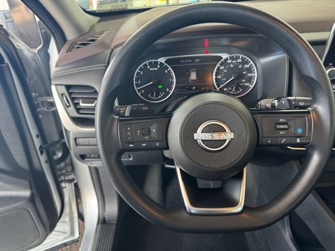Used 2023 Nissan Rogue SV AWD/4WD image 15