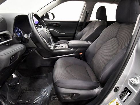Used 2024 Toyota Highlander LE image 14