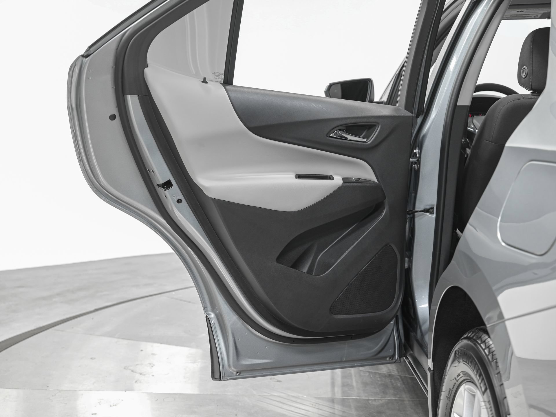 Used 2024 Chevrolet Equinox LS w/ LS Convenience Package FWD image 25