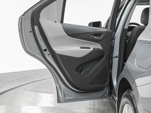 Used 2024 Chevrolet Equinox LS w/ LS Convenience Package FWD image 25