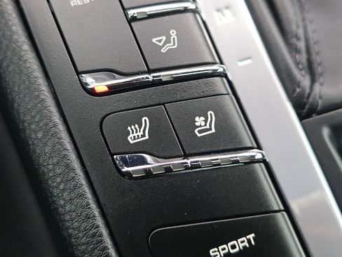 Used 2018 Porsche Macan S image 24