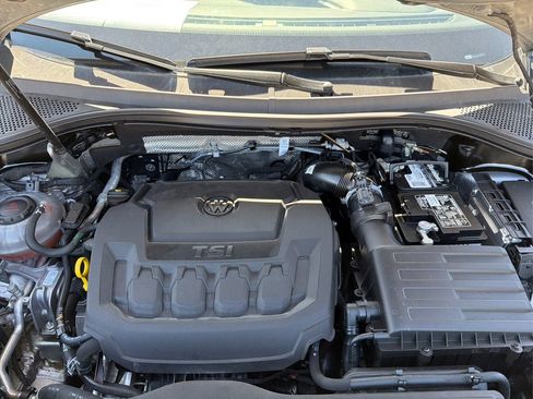 Used 2024 Volkswagen Tiguan SE image 12