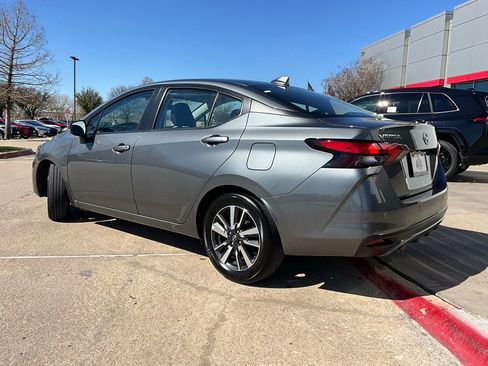 Used 2025 Nissan Versa SV image 8