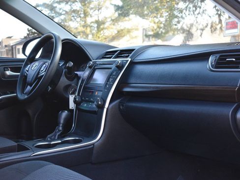 Used 2015 Toyota Camry LE FWD image 16