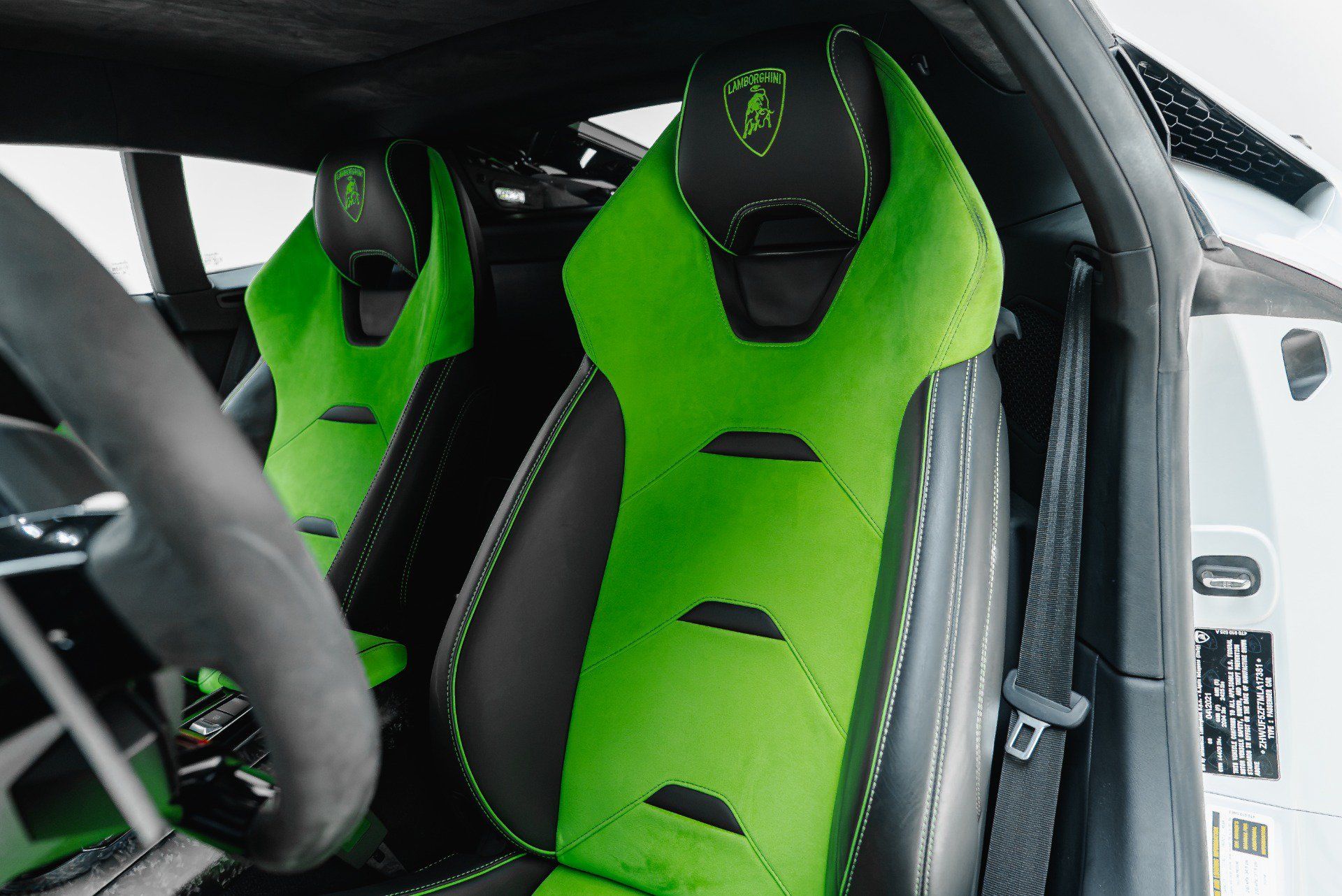 Used 2021 Lamborghini Huracan EVO RWD image 4