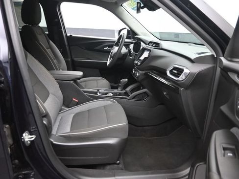 Used 2021 Chevrolet TrailBlazer LT w/ Convenience Package FWD image 9