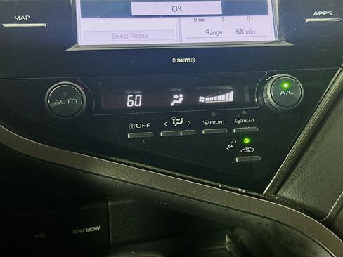 Used 2020 Toyota Camry SE FWD image 23