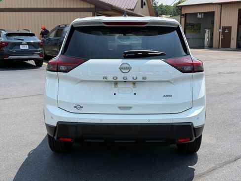 Used 2024 Nissan Rogue S AWD/4WD image 7