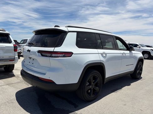 Used 2023 Jeep Grand Cherokee L Laredo AWD/4WD image 2