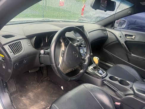 Used 2013 Hyundai Genesis 3.8 RWD image 7